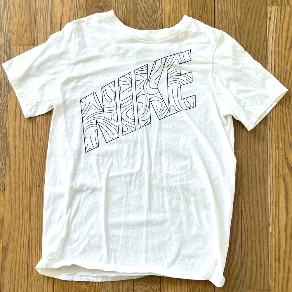 Nike Kids' Kaishi Futura Logo Graphic Tee. Size L (14-16), WHITE.
